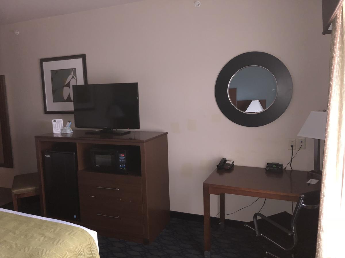 Countryview Inn & Suites Robinson Bagian luar foto